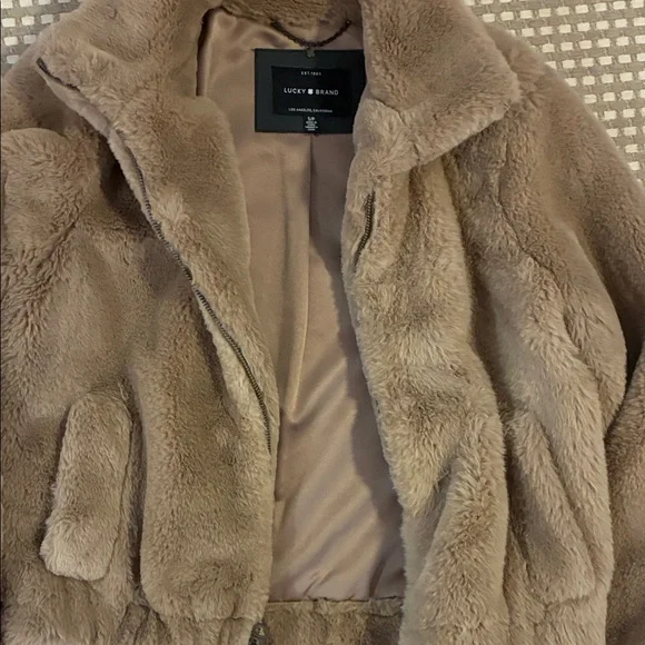 Lucky Brand Super cozy Faux Fur Jacket - Picture 3 of 4
